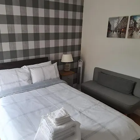 4-5 Bedroom 2 Bath Mobility Accessible Tatil Evi