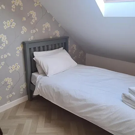4-5 Bedroom 2 Bath Mobility Accessible Guisborough